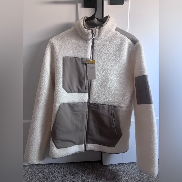 Figs Jackets & Blazers - 🏥 FIGS on shift Sherpa fleece